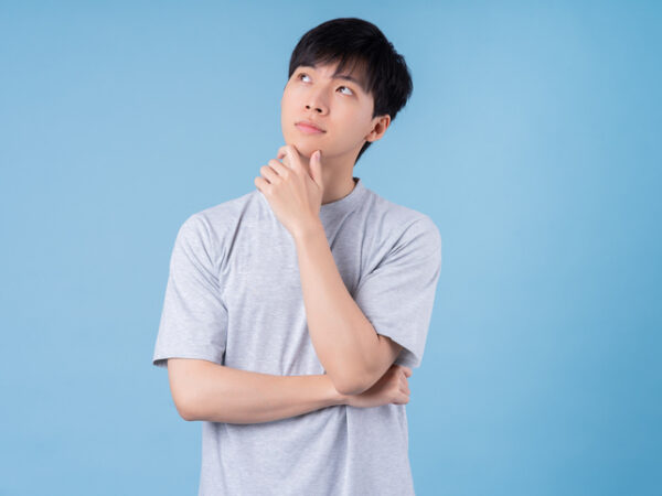 AGAと年齢の関係性は？治療は何歳からは始めるとよいか